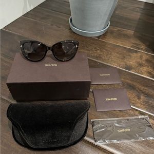 NWT! Tom Ford Brown “Lauren” Sunglasses in Dark Havana (Tortoise Shell)